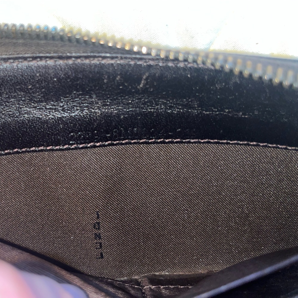 Fendi zip around wallet authentic - Picture 8 of 11